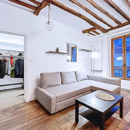 Charming 2room Flat Near Buttes-chaumont Parigi