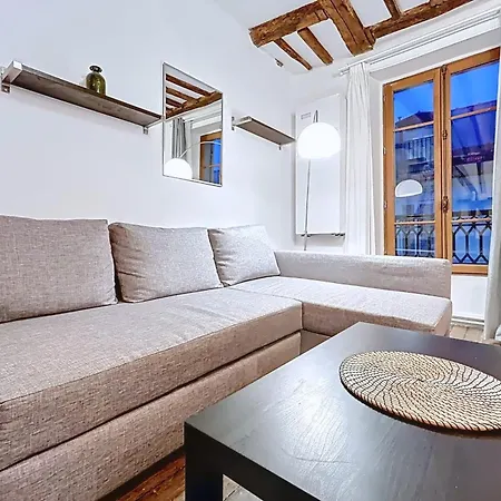 Appartamento Charming 2room Flat Near Buttes-chaumont Parigi