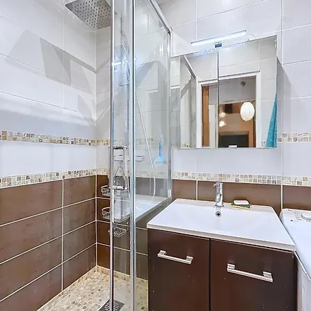 Appartamento Charming 2room Flat Near Buttes-chaumont Parigi